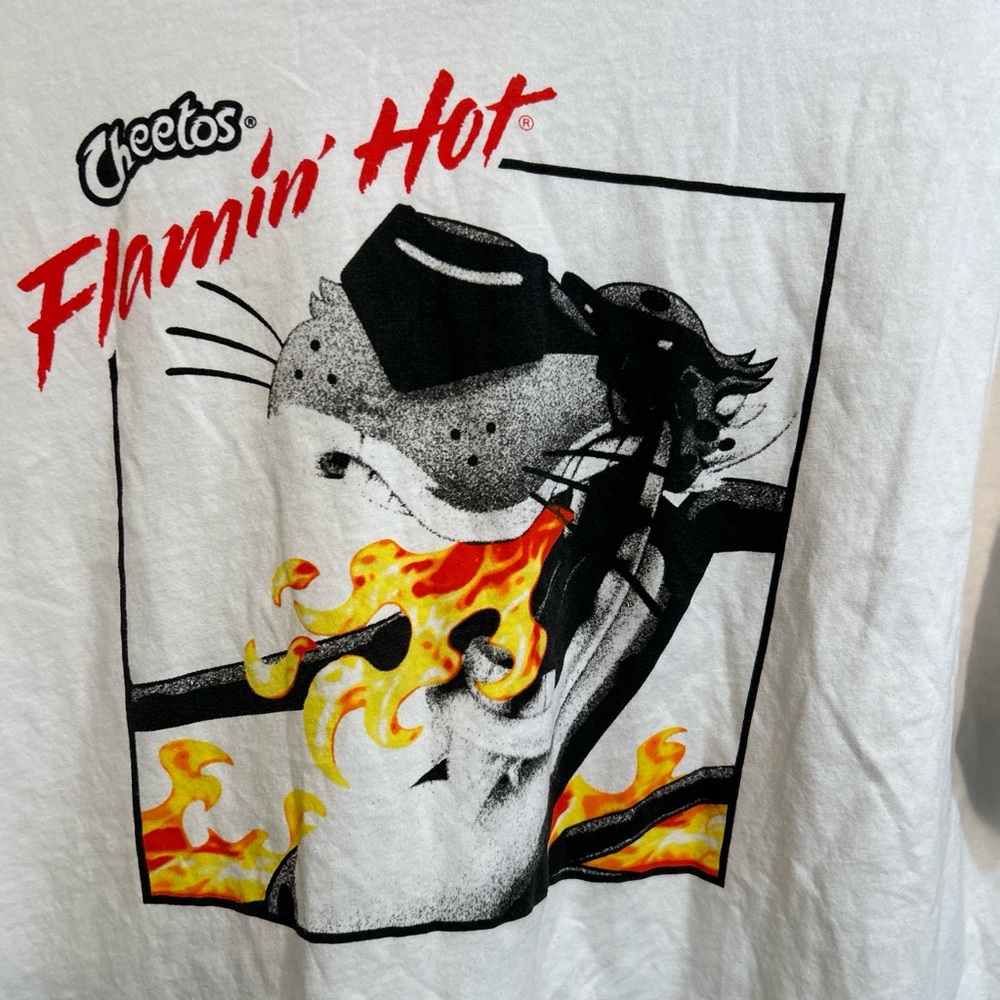 Cheetos Flamin' Hot Boxy Cropped White Graphic T-Shirt Size XXL Juniors - Picture 4 of 8